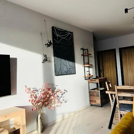 Apartament Downtown View 3 60m2+ Free Garage 2km Old Town Metro 9min Tram