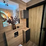 Downtown View 3 60m2+ Free Garage 2km Old Town Metro 9min Tram