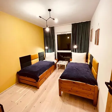 Downtown View 3 60m2+ Free Garage 2km Old Town Metro 9min Tram Διαμέρισμα *