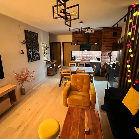 Downtown View 3 60m2+ Free Garage 2km Old Town Metro 9min Tram Διαμέρισμα