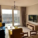 Downtown View 3 60m2+ Free Garage 2km Old Town Metro 9min Tram Apartment