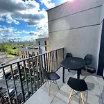 Downtown View 3 60m2+ Free Garage 2km Old Town Metro 9min Tram 公寓 华沙