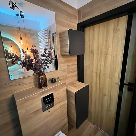 Downtown View 3 60m2+ Free Garage 2km Old Town Metro 9min Tram